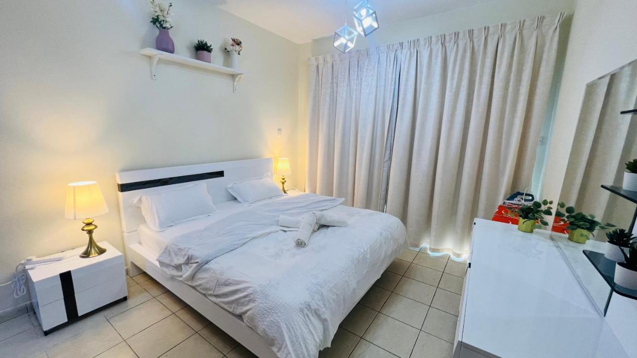 Newly Furnished Cozy One Bed Room Apartment 2 Bathroom City View Dubai Exterior photo