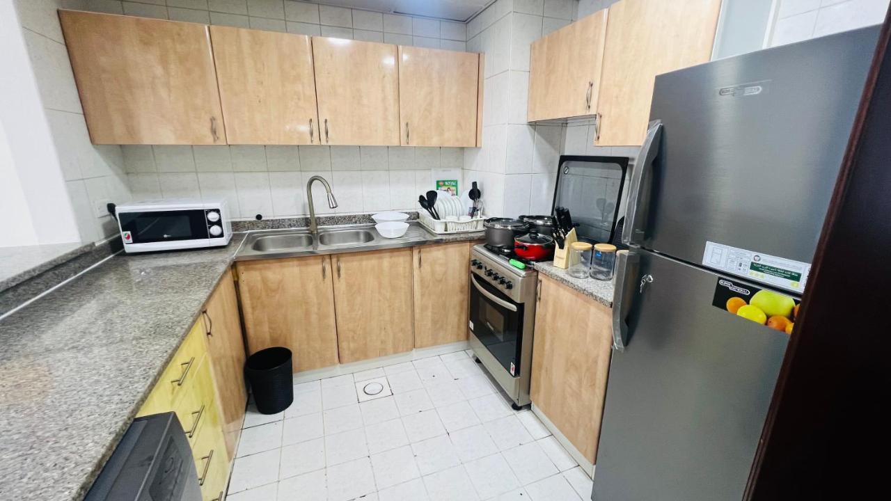 Newly Furnished Cozy One Bed Room Apartment 2 Bathroom City View Dubai Exterior photo