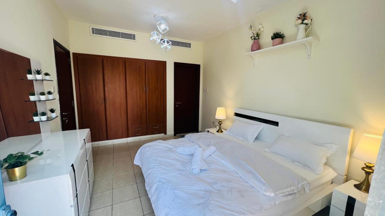Newly Furnished Cozy One Bed Room Apartment 2 Bathroom City View Dubai Exterior photo